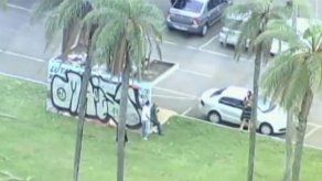 Rescatan rehén frente a palacio de Gobierno en Brasil