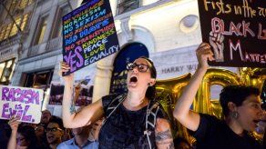 Congresistas de minorías piden que Trump despida a asesores