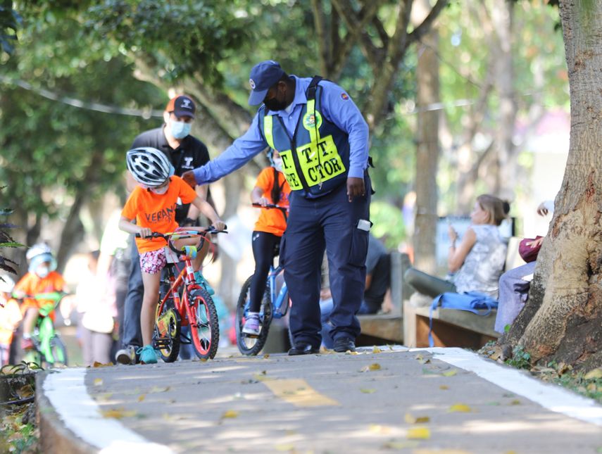 La ciclovía infantil está dirigida a niños de 5 a 11 años de edad o hasta 1.35 metros de estatura.&nbsp;