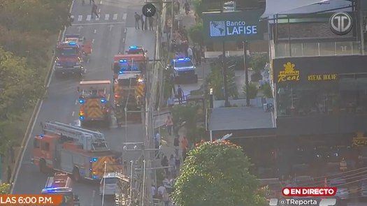 Bomberos atienden incendio en la avenida Balboa. Bomberos atienden incendio en la avenida Balboa.