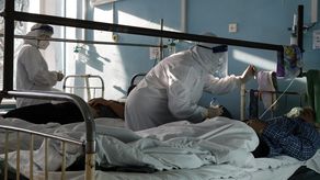 En total, el equipo de lucha contra el coronavirus en Rusia ha documentado 9,3 millones de contagios confirmados y 265.336 muertes por COVID-19, de lejos la cifra de muertos más alta de Europa.