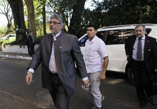 Cortejado por ambos bandos, EEUU se mantiene neutral en Paraguay