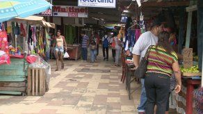 Alcaldía de Panamá hace llamado a buhoneros informales a ponerse en regla