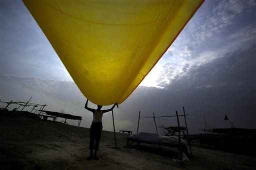 Inundaciones arrasan con miles de aldeas en India