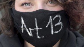 Miles protestan en Alemania por reformas de la UE a internet