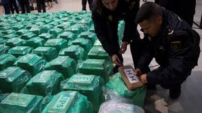 Policía de España incautó toneladas de cocaína en un barco pesquero.