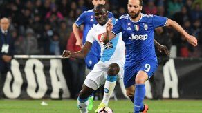 Hinchas de Napoli abuchean a Higuaín; la Juve apenas empata