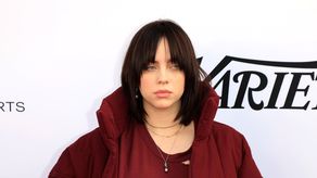 Los Angeles (United States), 26/10/2021.- Billie Eilish arrives for the Variety 2021 Music Hitmakers Brunch at City Market Social House in Los Angeles, California, USA 04 December 2021. (Estados Unidos) EFE/EPA/NINA PROMMER