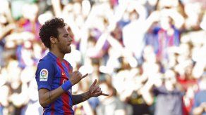 La MSN ajusticia al Villarreal y el Barcelona no cede