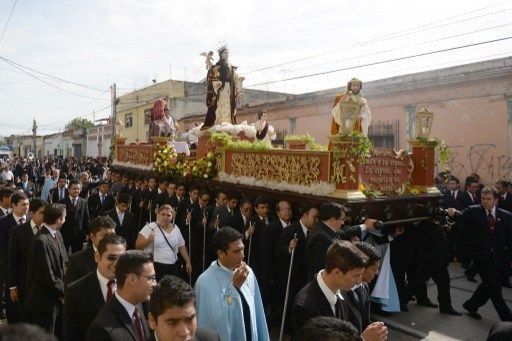 Con procesión y feria popular capital guatemalteca festeja 238 años