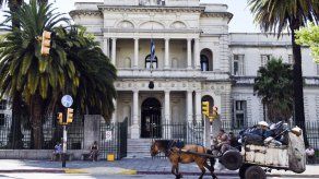 EEUU envía seis presos de Guantánamo a Uruguay