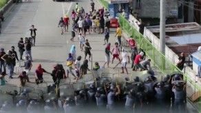 Vecinos de una barriada de Manila intentan evitar su desalojo