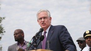 Gobernador de Missouri visitará foco de protestas por muerte joven negro