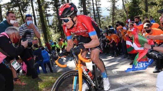 Pello Bilbao dedica su victoria al malogrado Michele Scarponi