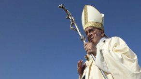 El puñetazo del papa sacude a católicos y laicos El puñetazo del papa sacude a católicos y laicos