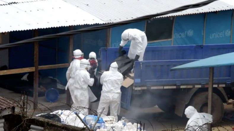 Ébola superó los 2.000 muertos, OMS acelera movilización médica