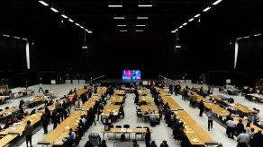 Líder UKIP no gana escaño en parlamento británico