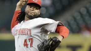 Cueto vuelve y refuerza esperanzas de Rojos