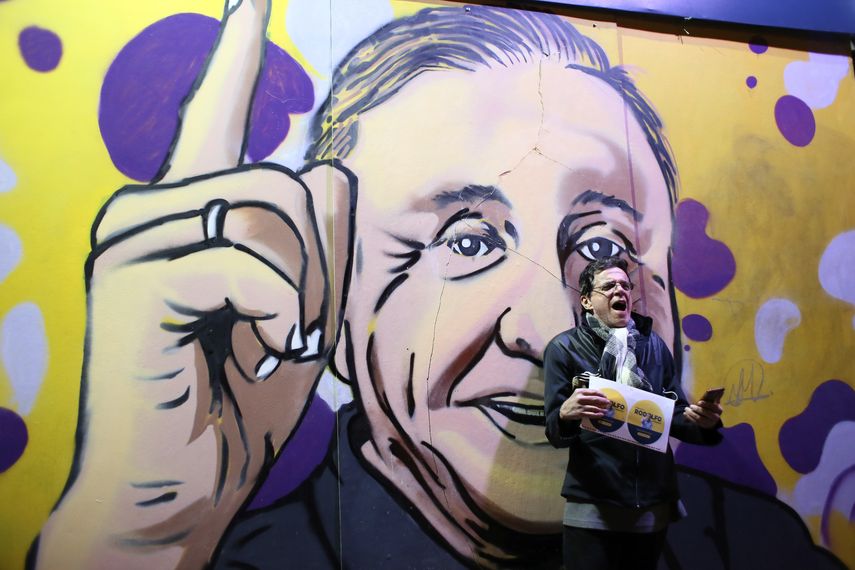 La estrategia de Hernández continuará enfocada en entrevistas a medios de comunicación y transmisiones en vivo en redes sociales.