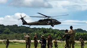 Militares de EE. UU. realizan maniobras en la selva panameña en medio de tensiones con Venezuela.