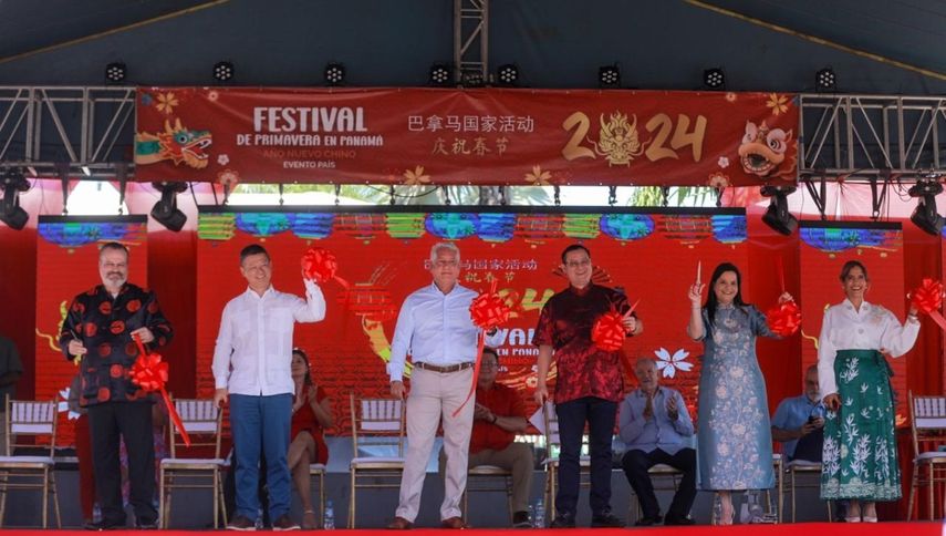 Ministro de la Presidencia participa en actos de celebración del Año Nuevo Chino