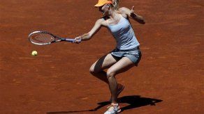 Sharapova y Azarenka avanzan en Madrid