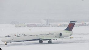 Accidente de aterrizaje en NY abre debate sobre cierres por nieve