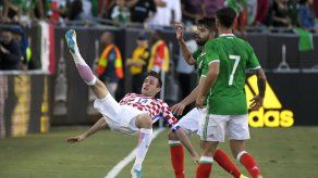 Araujo sufre fractura y es baja del ‘Tri’