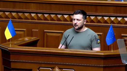 Parlamento de Ucrania respalda a Zelenski en destitución de acusados de traición