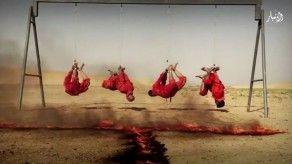 EI difunde un vídeo en el que cuatro milicianos chiíes son quemados vivos