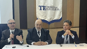 En el centro, Wilfredo Penco, jefe de la misión de observadores para las elecciones en Panamá.&nbsp;