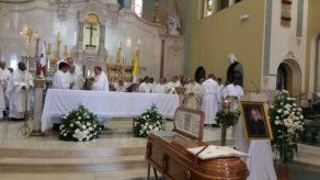Realizan misa de cuerpo presente a Monseñor Carlos María Ariz