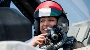 Mujer piloto de guerra de EAU atacó a EI en Siria