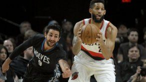 Crabbe anota 25 y los Blazers derrotan a Minnesota 105-98