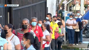 Asegurados pasan la noche en la Policlínica Dr. Blas Gómez para conseguir cupo