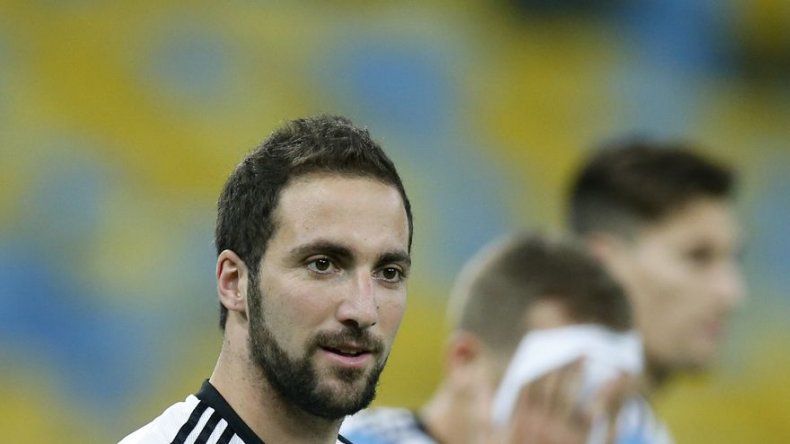 Argentina golea a Hong Kong con dobletes de Higuaín, Messi y Gaitán