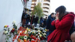 Aumenta a 50 la cifra de víctimas en el incendio de discoteca de Bucarest
