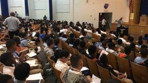 Niña de 13 años amenaza de tiroteo a escuela en Dallas