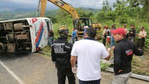 Presidente de Ecuador lamenta muerte de doce personas en accidente de tráfico