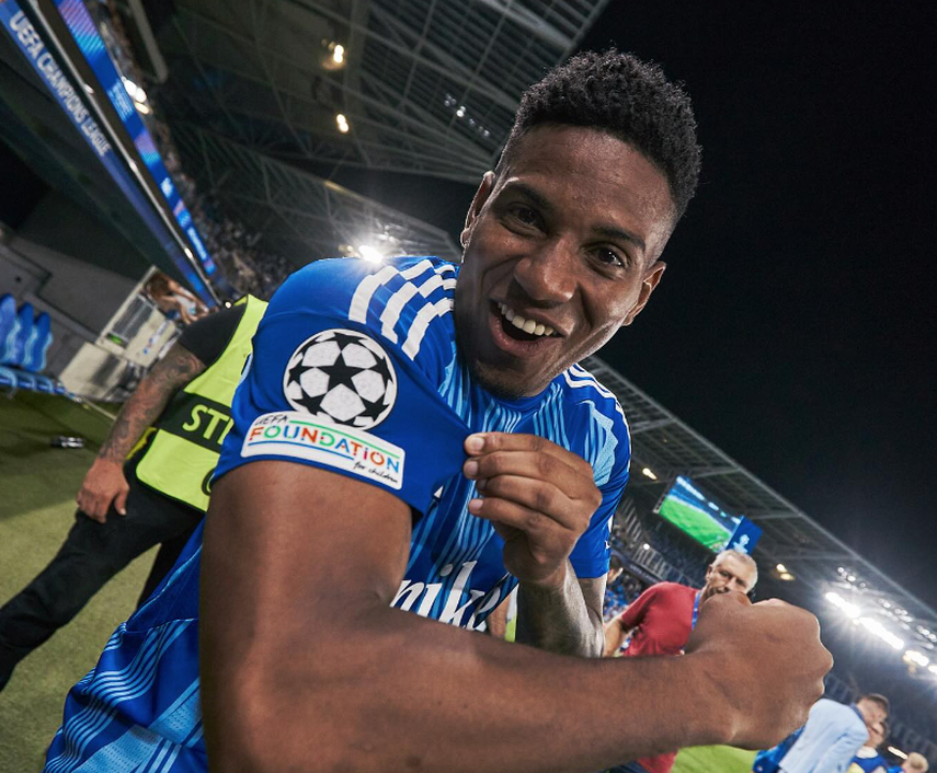 César Blackman se convierte en el primer panameño en jugar en la Champions League con el Slovan Bratislava de Eslovaquia.
