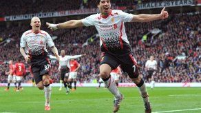 Liverpool gana 3-0 al United con gol de Suárez y se acerca al Chelsea