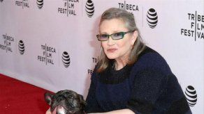 La nueva dueña del perro de Carrie Fisher defiende la exposición mediática del animal