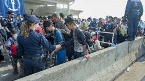 Hungría termina la construcción de la alambrada en frontera con Croacia