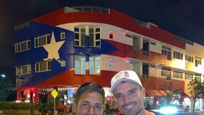 Actor Julian Gil debe borrar mural de Puerto Rico en su restaurante en Miami
