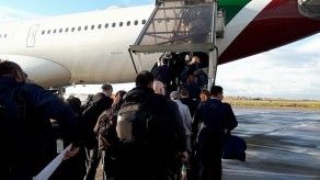 Momento en que periodistas abordaban el vuelo papal Momento en que periodistas abordaban el vuelo papal