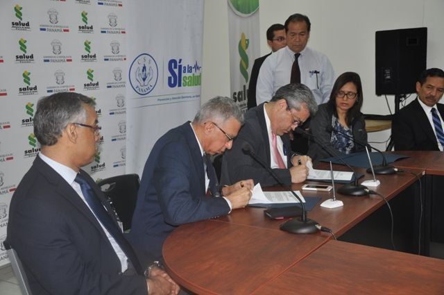 Minsa y CSS firman adenda complementaria con gremios médicos