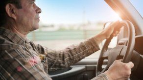 Manejar engripado es tan peligroso como hacerlo borracho