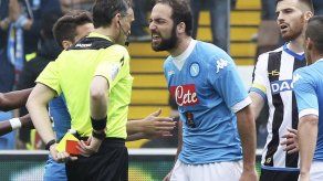 Napoli naufraga en Udinese y se rezaga del líder Juventus