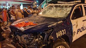 Vehículo de la Policía Nacional con daños durante las protestas. Vehículo de la Policía Nacional con daños durante las protestas.