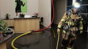 Bomberos controlan incendio en oficinas generales de Apple